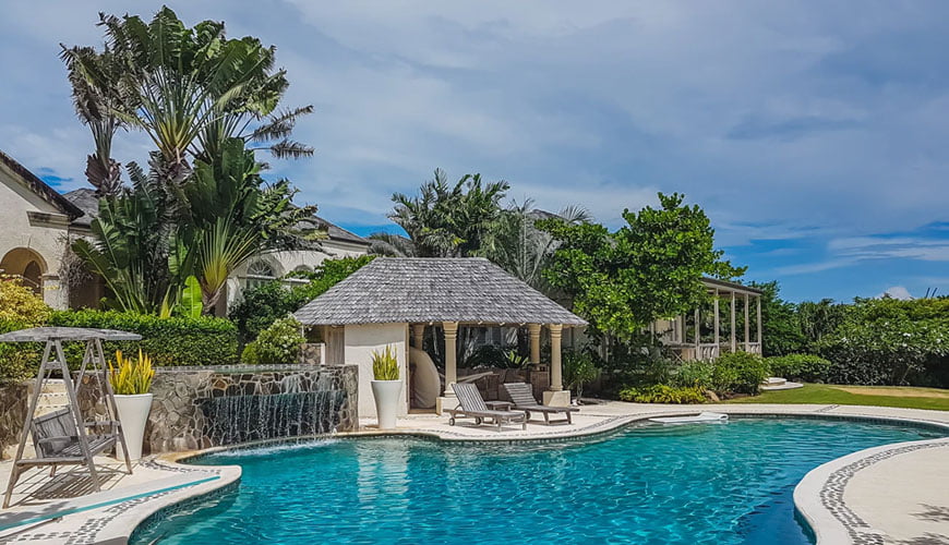 Luxury House with Exquisite Design, Expansive Pool, and Breathtaking Views