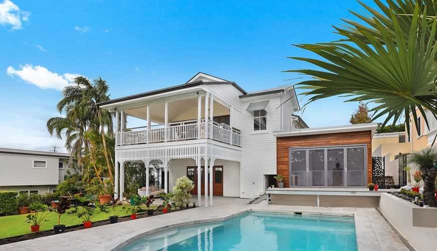 Spacious House with Spectacular Views!